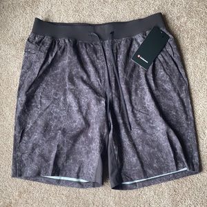 NWT Lululemon THE short 9” Linerless L